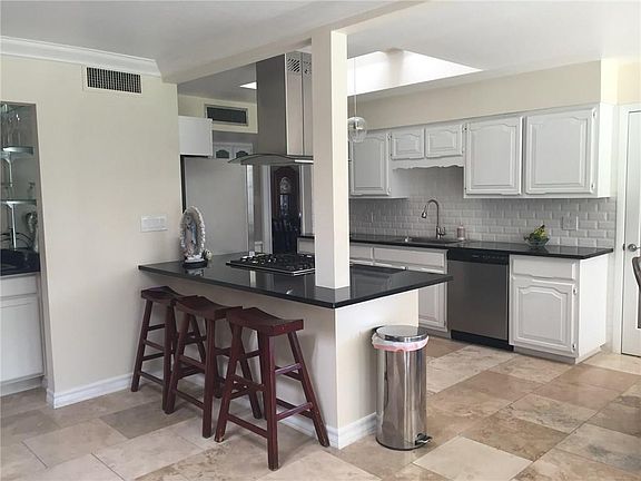 3rd image of 316 Rainbow Cir