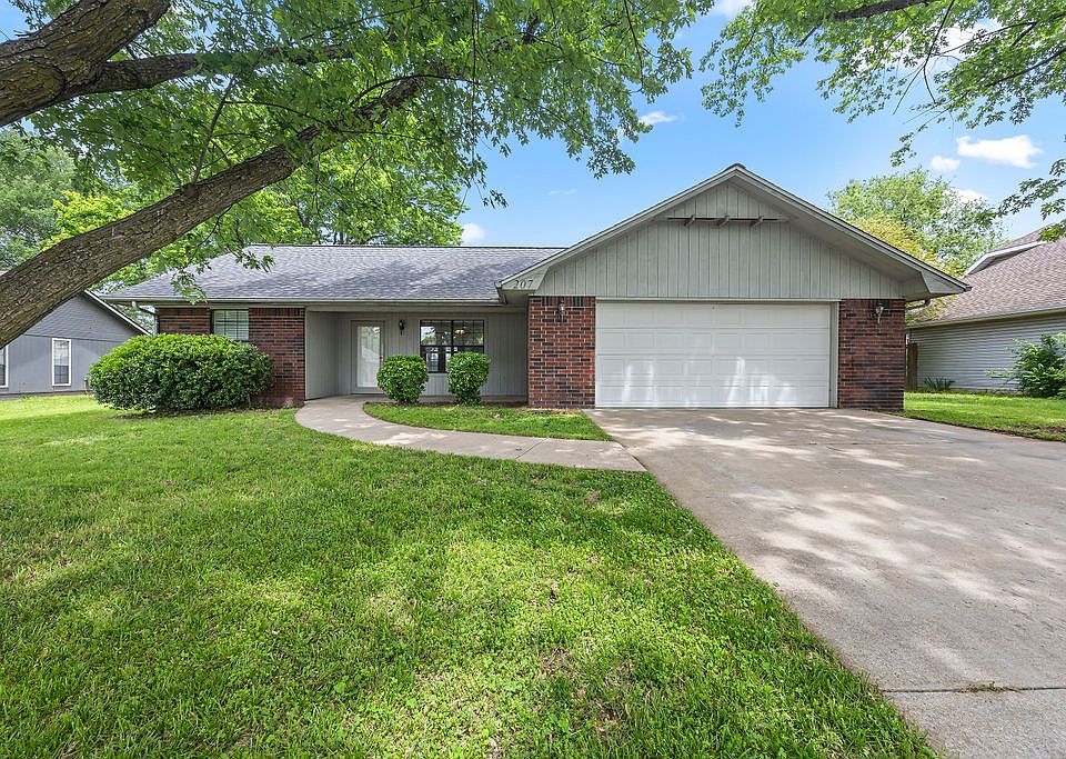 1st image of 207 Glenwood Pl