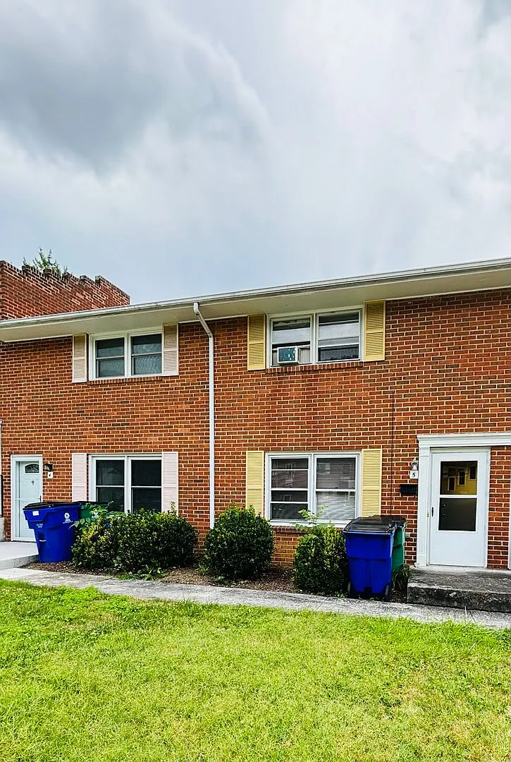 2 Bedroom 1 Bath Townhouse — Photo 2
