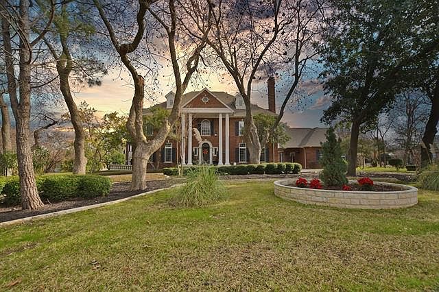 1st image of 15 Meadowlake Dr