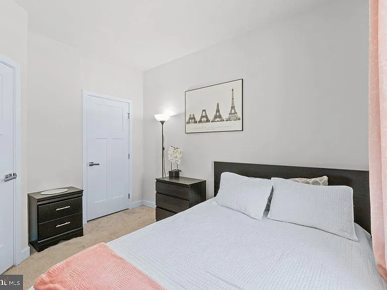 6247 Islington St — Photo 25