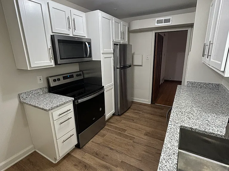 1765 King Ave — Photo 3