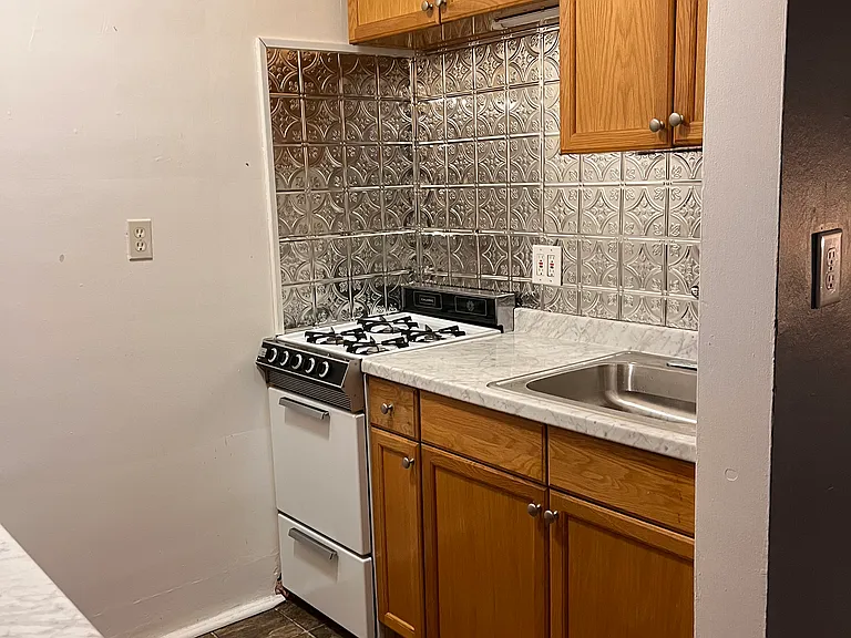 112 N Harrisburg St #6 — Photo 3