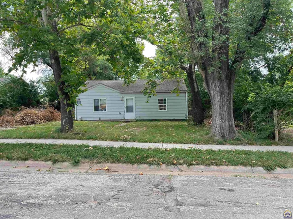 327 SE Pinecrest Dr, Topeka, KS 66605