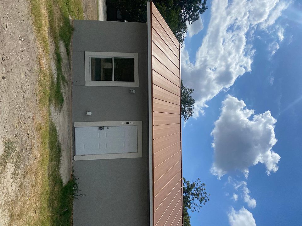 1st image of 868 Keats St #101