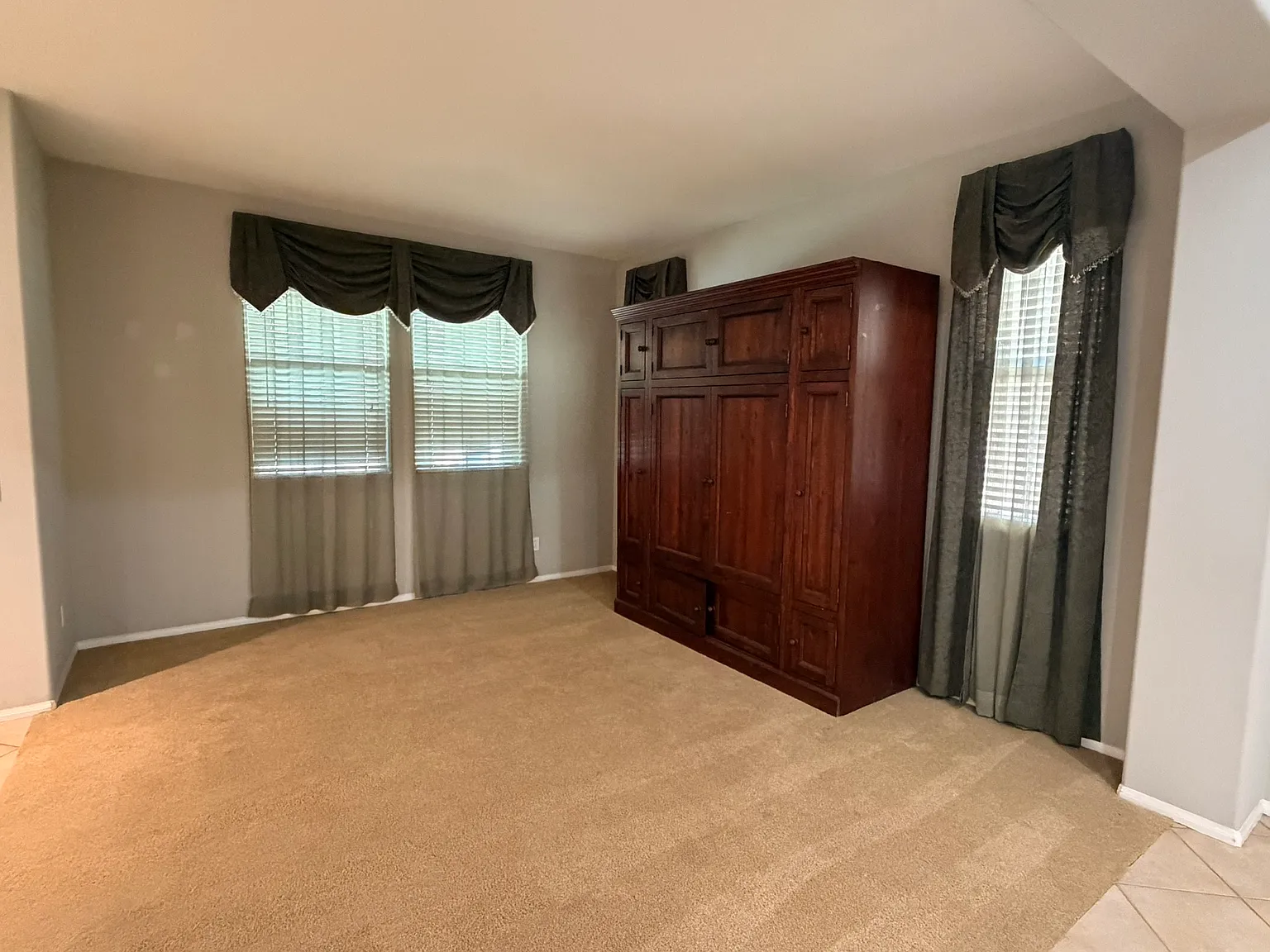 5 bed, 3112 sqft, $3,800 — Photo 4