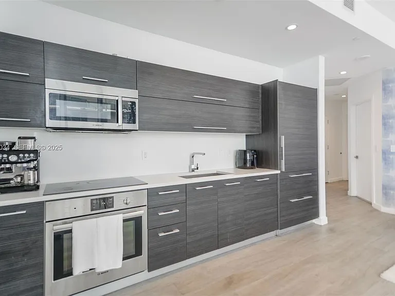 45 SW 9th St #4108 — Photo 2