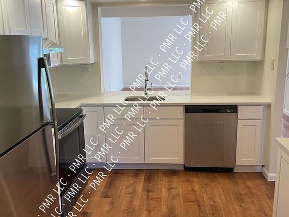 3rd image of 17 Log Pond Dr #1