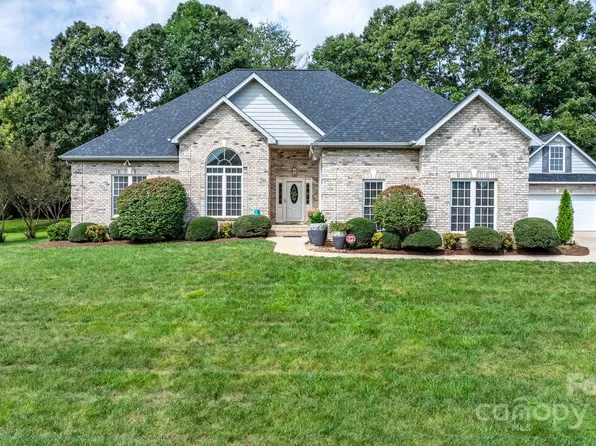3915 Steve Ikerd Dr NE, Hickory, NC 28601