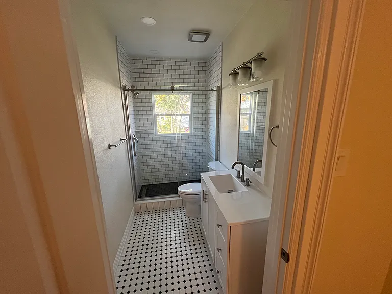 5117 Mission Ave — Photo 10