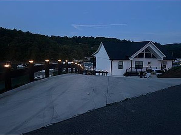 311 Lakesprings Dr