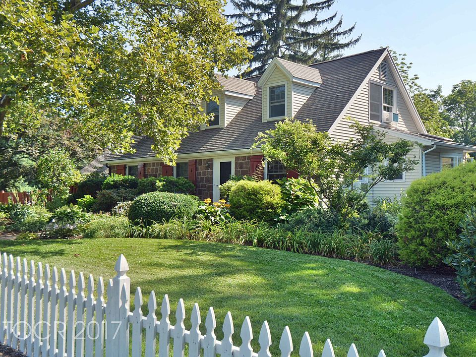 1st image of 592 Russell Ave