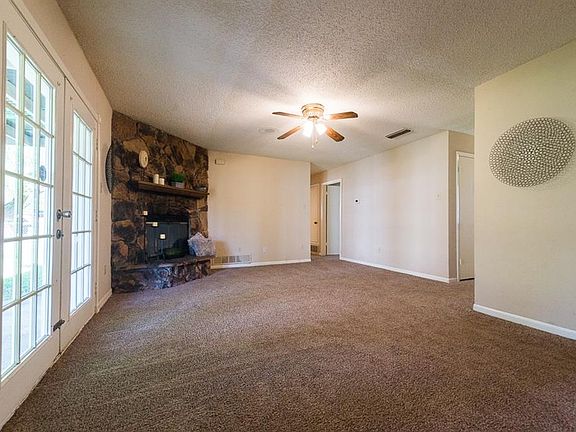 4th image of 15132 Oakwood Ln