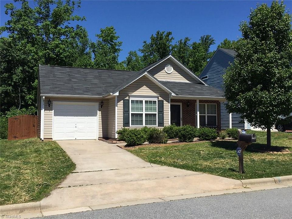 1st image of 2027 Chapel Park Ln