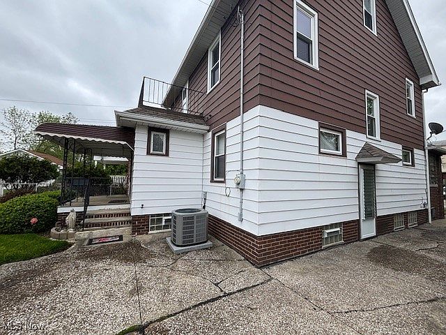 2nd image of 18227 La Salle Ave