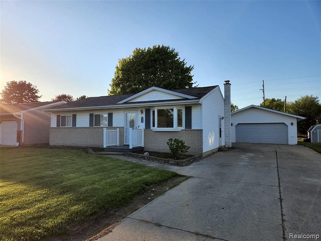 425 Cedar St, Bad Axe, MI 48413 Zillow