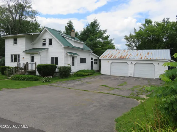 41 Center St, Fort Covington, NY 12937