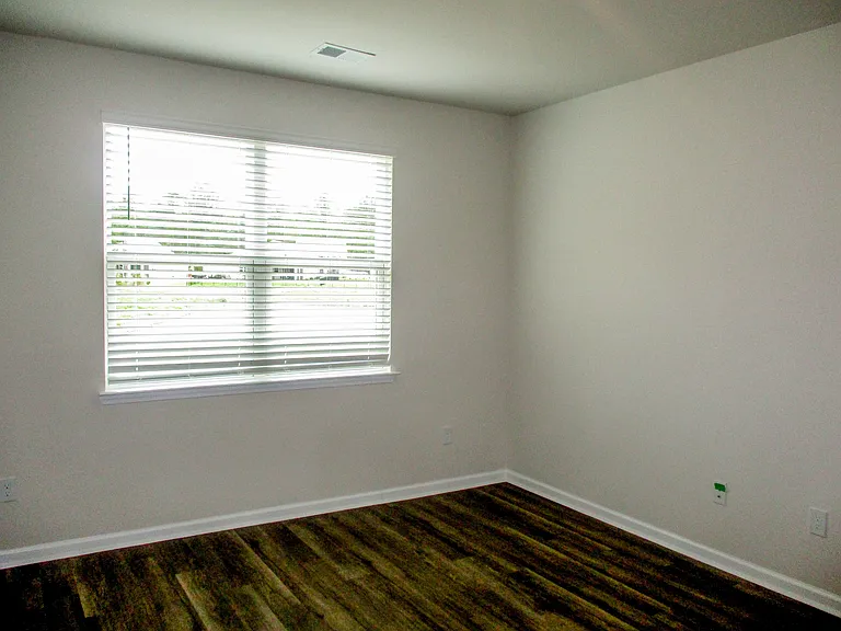 1443 Porchfield Dr — Photo 13