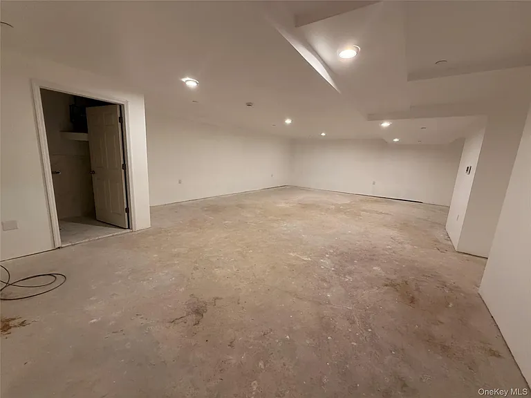 8713 Homelawn St — Photo 3