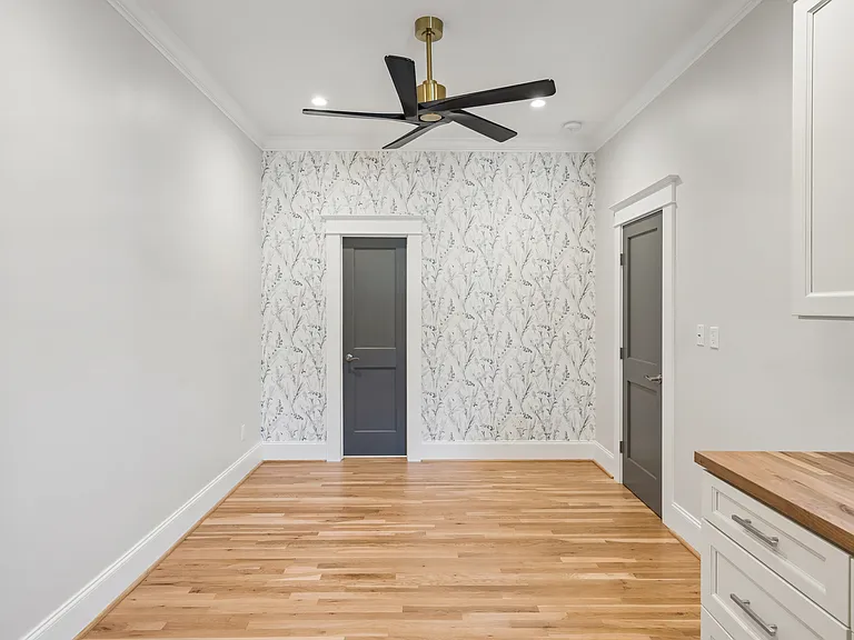 688 King St #A — Photo 5