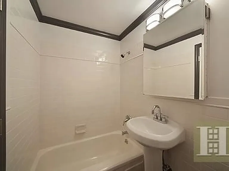 379 1st Ave #4 — Photo 3