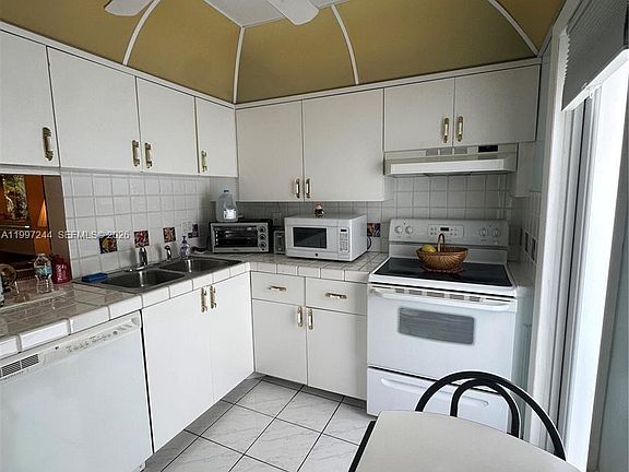 3rd image of 1445 Atlantic Shores Blvd APT 307