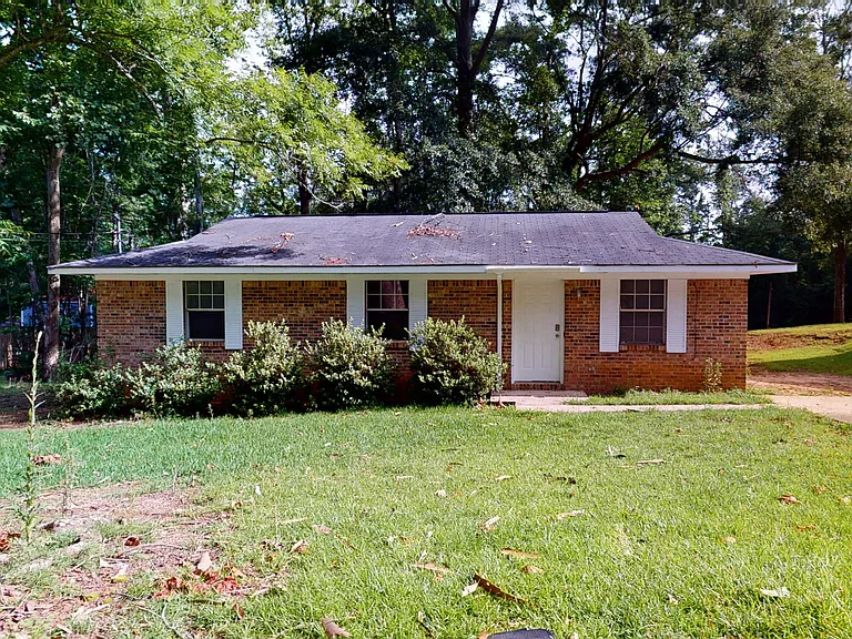 901 E Grubbs St — Photo 2