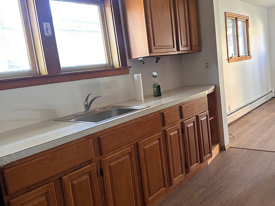 2nd image of 497 Waverly St Floor 1
