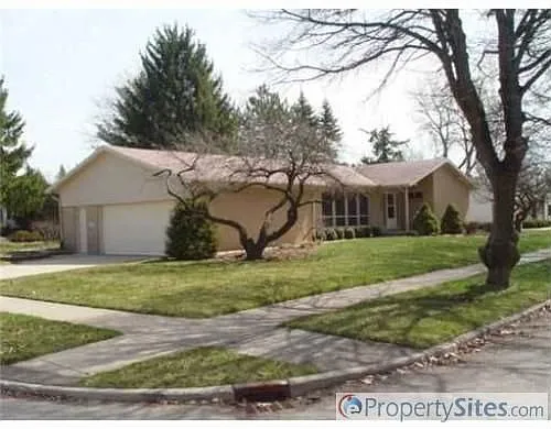 2301 Wellesley Dr photo 1