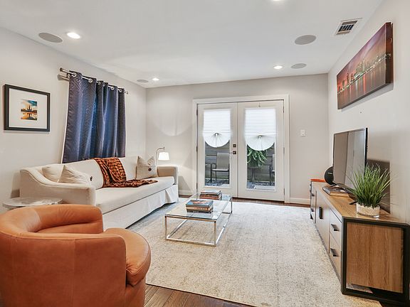 4th image of 1030 Port St APT 2