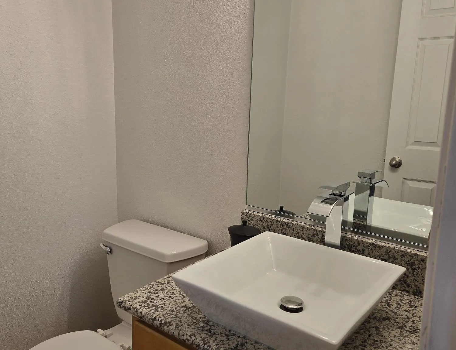 3 bed, 1.5 bath, 1190 sqft, $2,100 — Photo 2