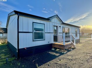 150 N 10th St, Lakeside, OR 97449