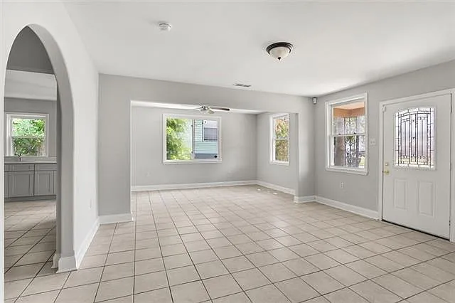 3 bed, 2.0 bath, 1730 sqft, $2,000 — Photo 3