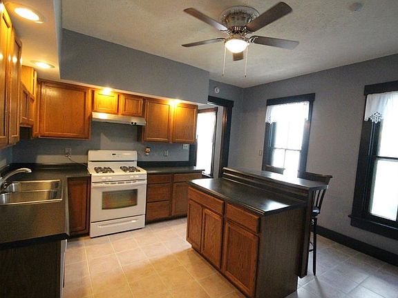 4th image of 602 Oak St