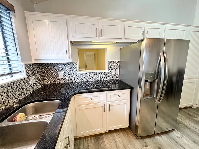 359 Mercedes Ave — Photo 11