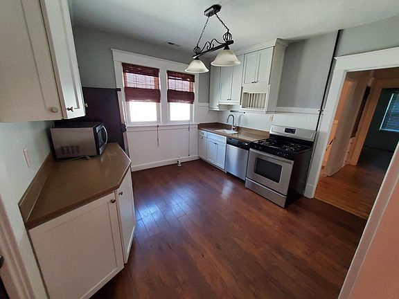 3rd image of 93 Norwalk Ave Floor 2