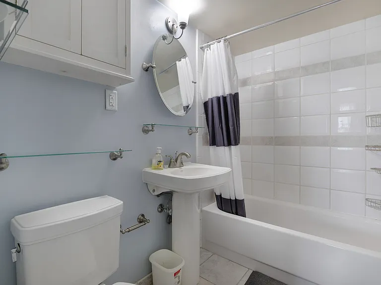 240 M St SW #E605 — Photo 8