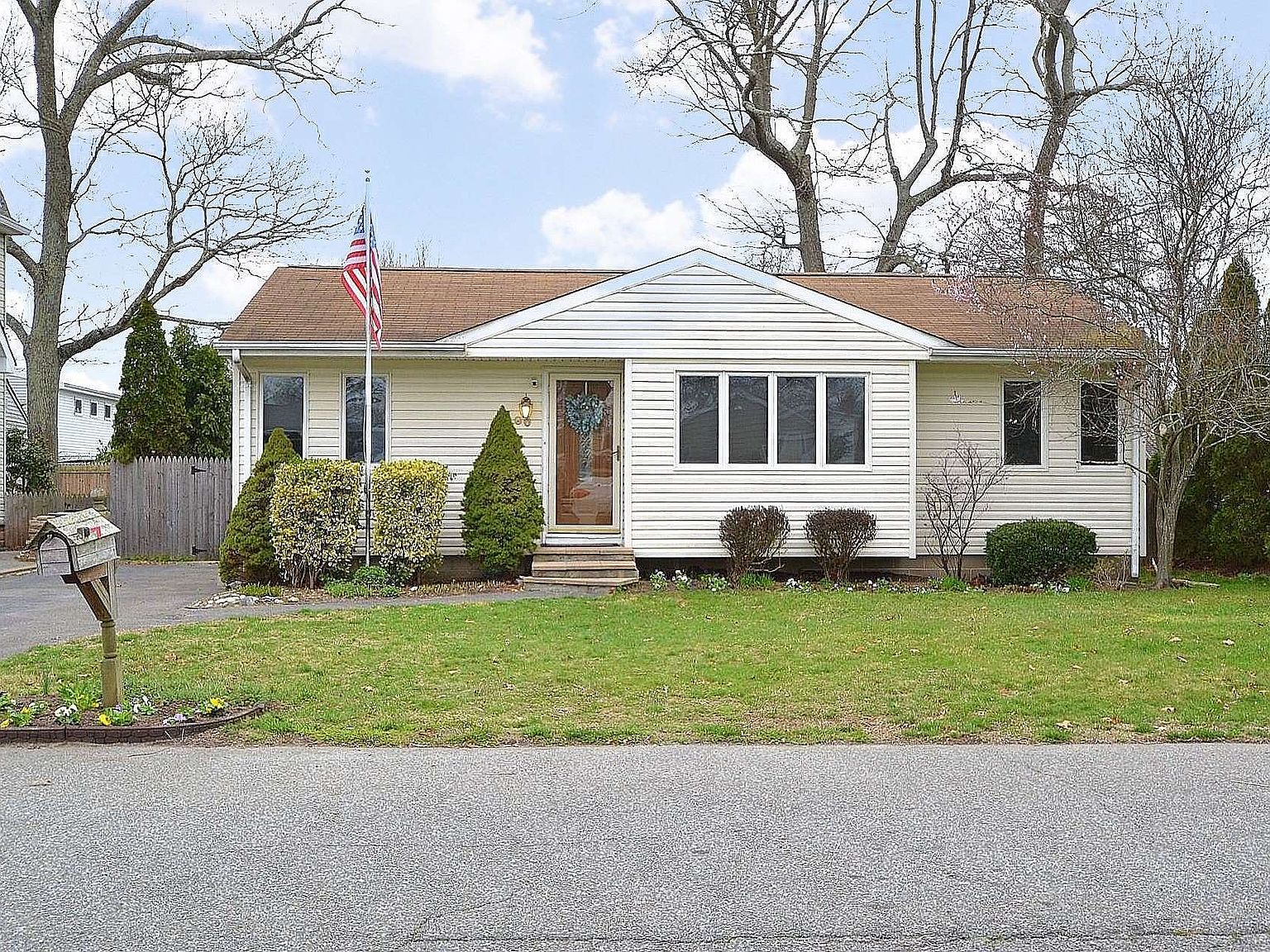 80 Fulton Street, Lake Grove, NY 11755 Zillow