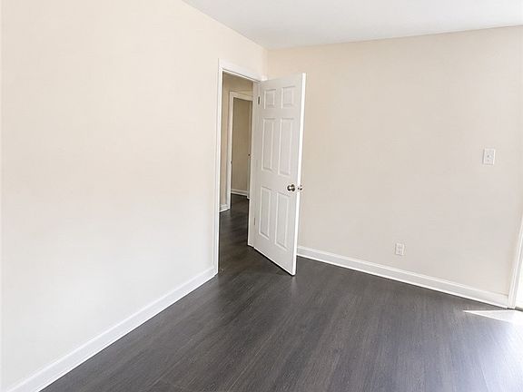 3rd image of 5324 Williamsburgh Dr