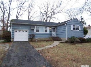 56 Colonial Rd, Copiague, NY 11726
