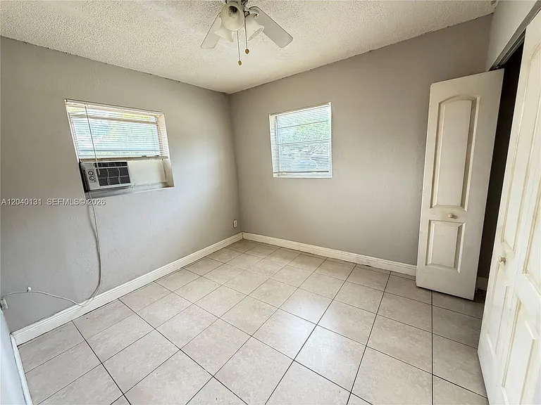 6012 SW 38th St #4 — Photo 10