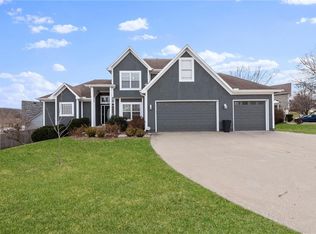 1820 SE Ridgewood Dr, Blue Springs, MO 64014