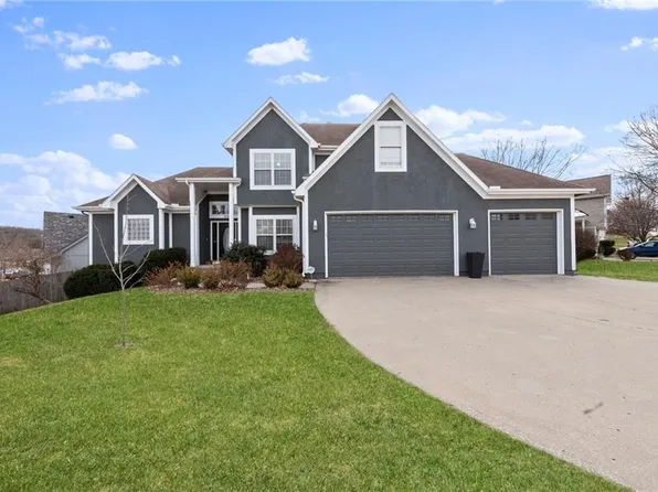 1820 SE Ridgewood Dr, Blue Springs, MO 64014