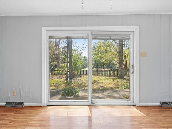 4th image of 511 Hunter St