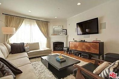 4th image of 837 N Hudson Ave Unit 204