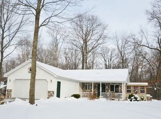 2978 N Trillium Ln, Sanford, MI 48657