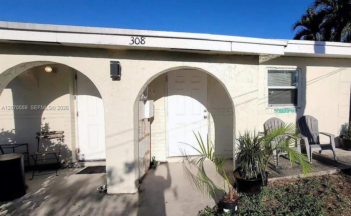 2 bed, 1.0 bath, 576 sqft, $1,700 — Photo 1