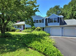 72 Williamsburg Dr, Monroe, CT 06468