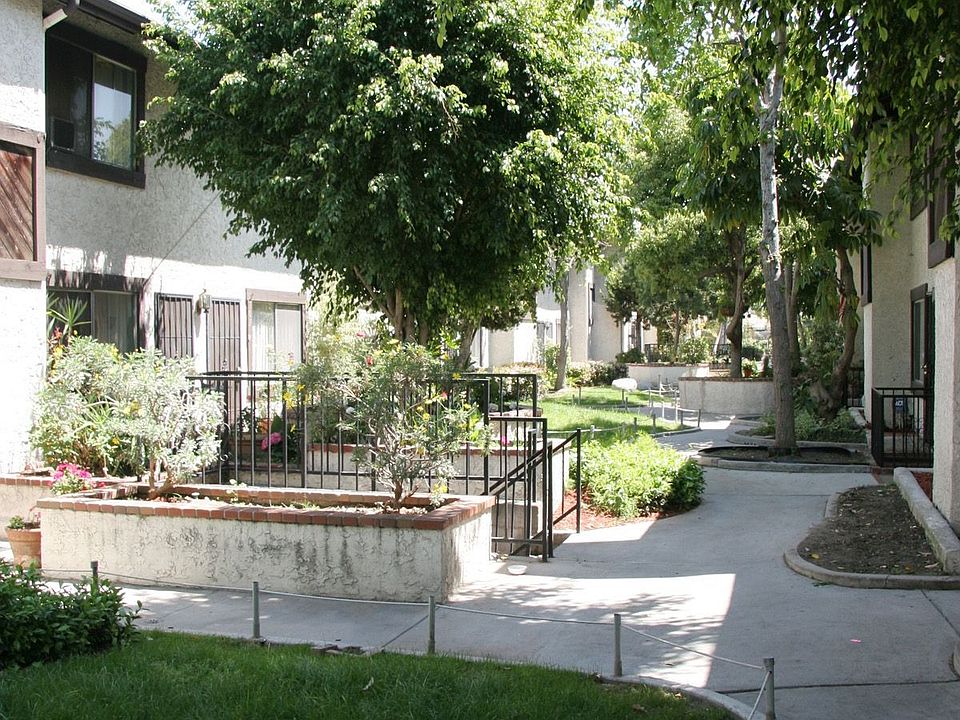 Path from Street to Unit