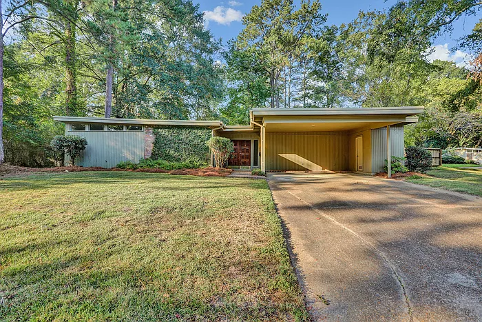 3 bed, 2.0 bath, 2065 sqft, $1,845 — Photo 1
